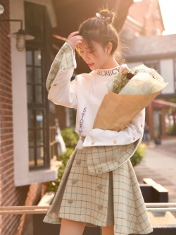 SNBL Girl : กระโปรงลายสก็อตแฟชั่นฤดูหนาว แต่งกระดุมหน้า แบบสวยเก๋หน้าสั้นหลังยาว แบรนด์แท้