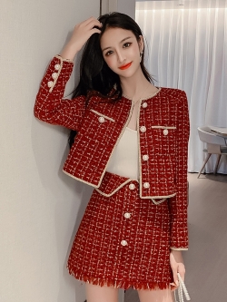 พรีออเดอร์ : ชุดสูทเซ็ทแฟชั่นแบบสวย ตัวเสื้อสูทสั้นกระดุมมุก + กระโปรงแต่งขอบทองเข้าชุด