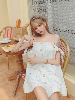 Girly Fancy Club : เดรสสีขาวสายเดี่ยว มีสายผูกไหล่น่ารักๆ ทรงหลวม งานแบรนด์