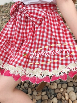 พรีออเดอร์ : กระโปรงแฟชั่นสไตล์ญี่ปุ่นลายสก็อตสีแดงน่ารักๆ ด้านหลังขอบเอวยางยืด
