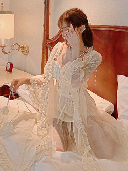 Girly Fancy Club : พรีออเดอร์ เสื้อยาว ชุดคลุมชุดนอนสีขาวมุกขาวนวล แบบโปร่งบางสวยหวาน แบรนด์แท้