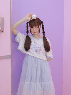 SNBL Girl : เสื้อยืดครอปสั้นแฟชั่นสไตล์ญี่ปุ่นสีขาวตัดม่วง แขนสั้น พิมพ์ลายน่ารักๆ ตามแบบ