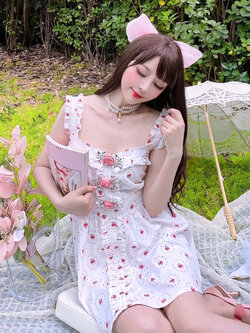 Summer Joy : พรีออเดอร์ เดรสแขนกุดลายสตรอว์เบอร์รีน่ารักๆ แบรนด์แท้