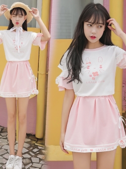 พรีออเดอร์ : กระโปรงสไตล์ญี่ปุ่นสีชมพูแต่งสายริบบิ้นน่ารักๆ พิมพ์อักษร