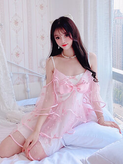 Summer Joy : พรีออเดอร์ เดรสสั้นสายเดี่ยวแบบโชว์ไหล่แขนยาว ปักลายซากุระสไตล์ญี่ปุ่นหวานๆ แบรนด์แท้