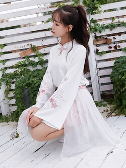 พรีออเดอร์ : ชุดเซ็ทแฟชั่นสไตล์จีนโบราณ (ราคาแยกชิ้น) ตัวเสื้อแขนกว้างคอจีน + กระโปรงปักลายเข้าชุด มีให้เลือก 2สี