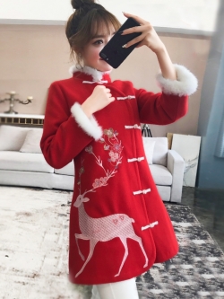 พรีออเดอร์ : เสื้อโค้ทกีเพ้าฤดูหนาวปักลายกวางเรนเดียร์ ชุดคริสต์มาสสไตล์จีน