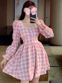 พรีออเดอร์ : เดรสน่ารักๆ แขนยาว แต่งกระดุมด้านหน้า รอบอกประดับมุก มีให้เลือก 2 สี