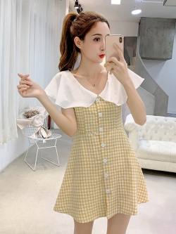 พรีออเดอร์ : เดรสแฟชั่นสไตล์ญี่ปุ่นเกาหลีน่ารักๆ ติดกระดุมหน้า แต่งปกคลุมไหล่ชีฟองสีขาวคอวี (มีให้เลือก 2 สีค่ะ)