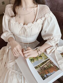 Girly Fancy Club : พรีออเดอร์ เสื้อแขนยาวสีเบจทรงตุ๊กตาครอปสั้นน่ารักๆ ด้านหลังแต่งลูกไม่ซีทรู เซ็กซี่ แบรนด์แท้