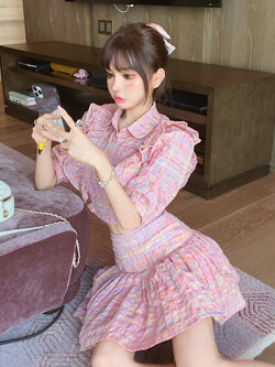 Girly Fancy Club : พรีออเดอร์ ชุดเซ็ทแฟชั่นสไตล์ญี่ปุ่นน่ารักๆ เสื้อครอปสั้นสีชมพูลายสก็อต+ กระโปรงเข้าชุด แบรนด์แท้