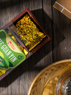 ชาเขียว ทิกวนอิม ตรานกยูง 1 กล่อง ( 9 ซอง ซองละ 10 กรัม)