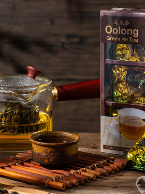 ชาเขียวอู่หลง ตรานกยูง 1 กล่อง (กล่องละ 9 ซอง ซองละ 10 กรัม)