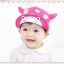 หมวกแก๊ปลายวัว แต่งเขา ปีกหมวกพับขึ้นเป็นรูปตาและจมูก